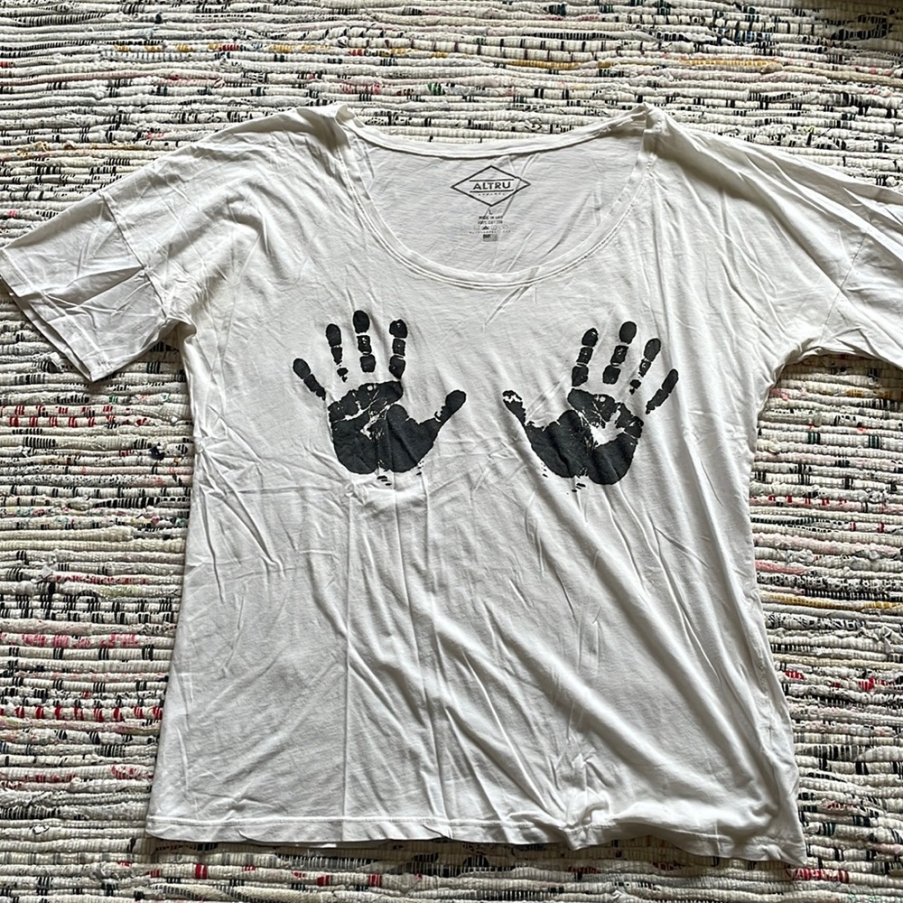 White Scoop neck graphic tee